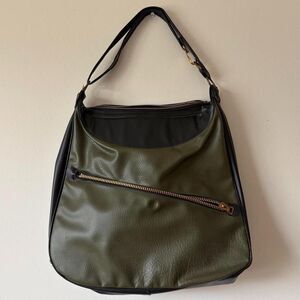 1970s Women's Green and Brass Hardware Tote